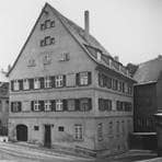Schwarz-weiß-Foto des Gebäudes